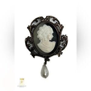 Vintage Cameo Brooch